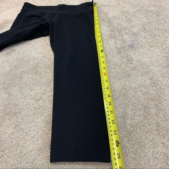 Lululemon black Wunder under Capri leggings size 6 - Picture 9 of 10